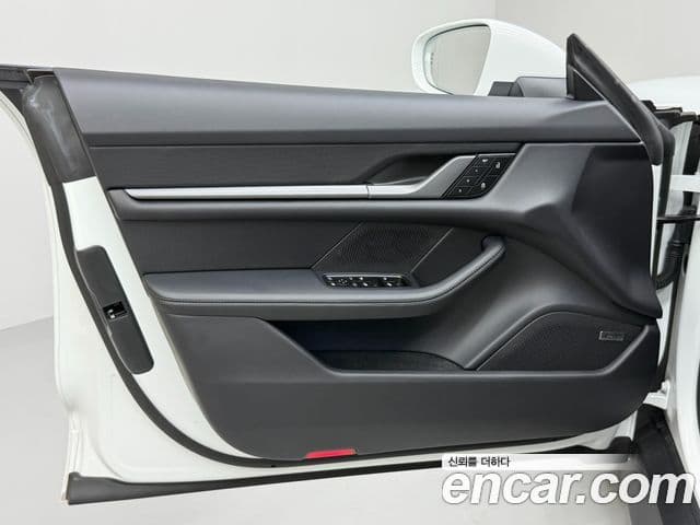 Porsche Taycan 2025 — ფოტო 20/20