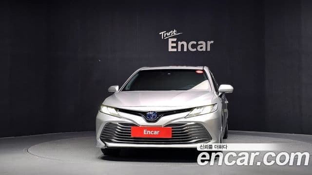 Toyota Camry 2018 — ფოტო 20/20