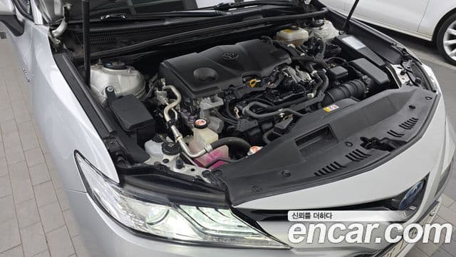 Toyota Camry 2018 — ფოტო 13/20