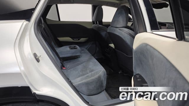 Lexus RZ450e 2023 — Şəkil 19/32