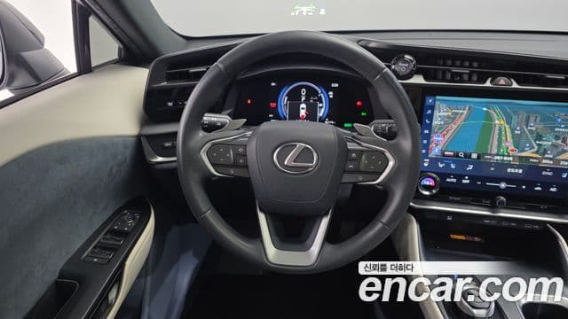 Lexus RZ450e 2023 — Şəkil 13/32