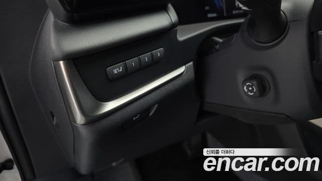 Lexus RZ450e 2023 — Şəkil 18/32