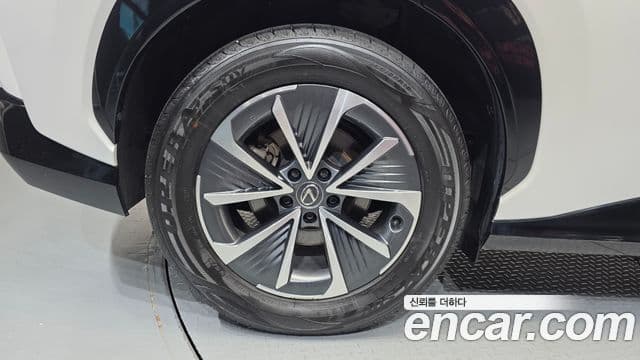 Lexus RZ450e 2023 — Şəkil 16/32