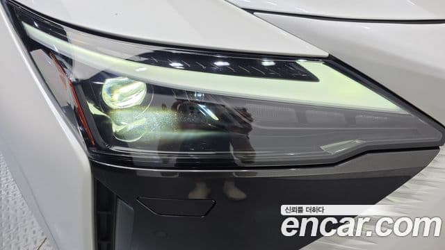Lexus RZ450e 2023 — Şəkil 20/32