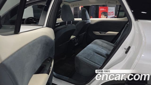Lexus RZ450e 2023 — Şəkil 26/32