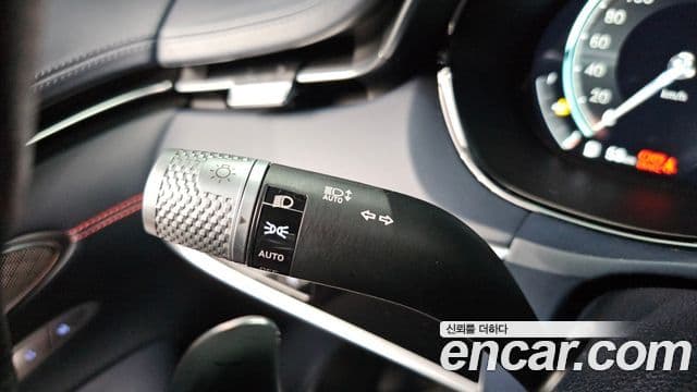 Genesis GV70 2021 — ფოტო 37/38