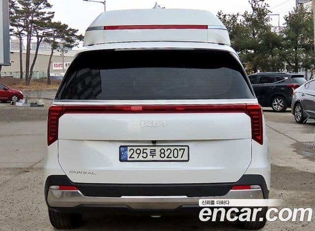 Kia Carnival 2024 — ფოტო 6/20