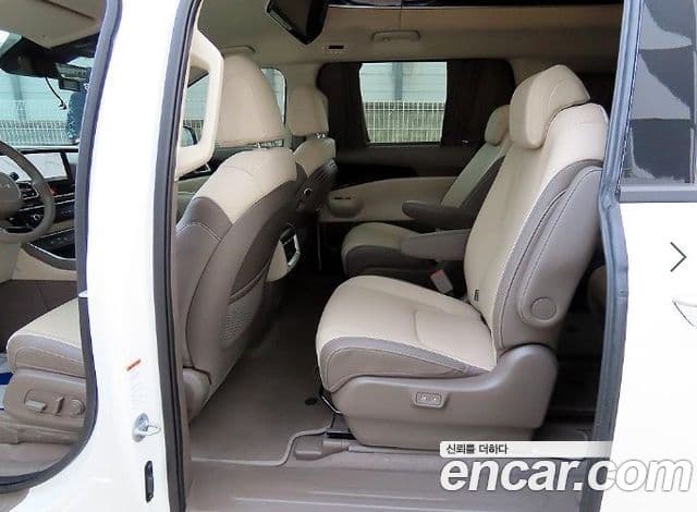 Kia Carnival 2024 — ფოტო 18/20