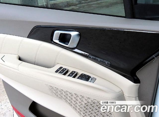 Kia Carnival 2024 — ფოტო 17/20