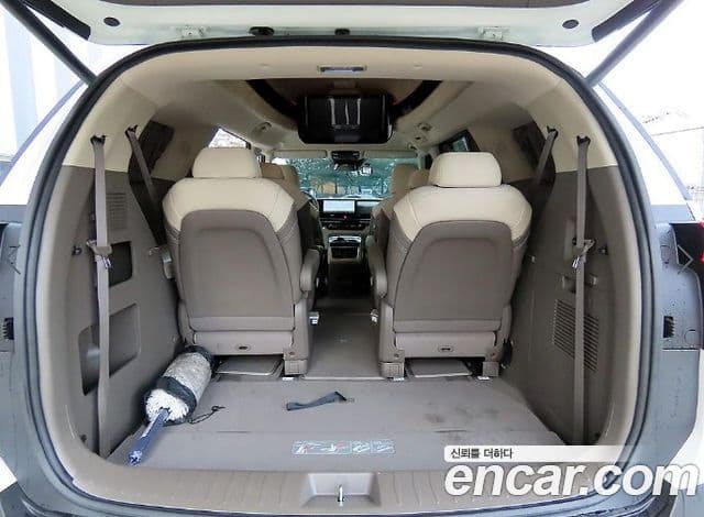 Kia Carnival 2024 — ფოტო 13/20