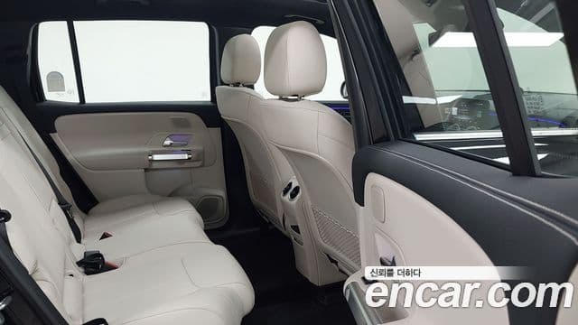 Mercedes-Benz EQB 2025 — ფოტო 8/18