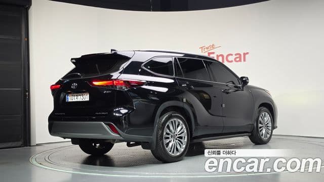 Toyota Highlander 2025 — Фото 2/20