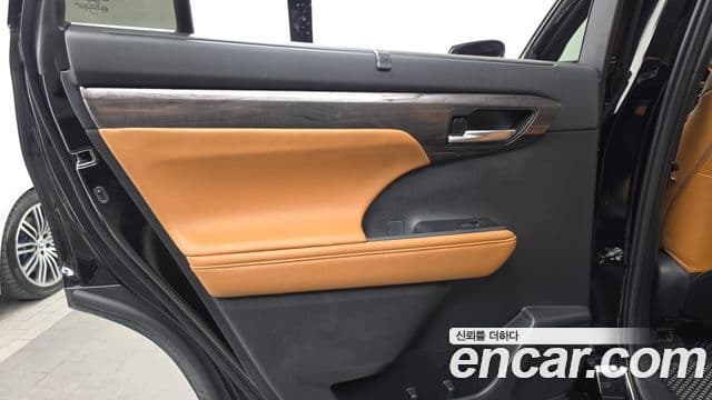 Toyota Highlander 2025 — Photo 8/35