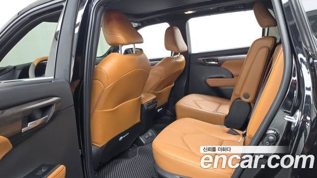 Toyota Highlander 2025 — Photo 26/35