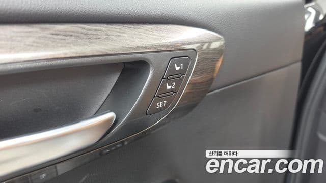 Toyota Highlander 2025 — Photo 18/35