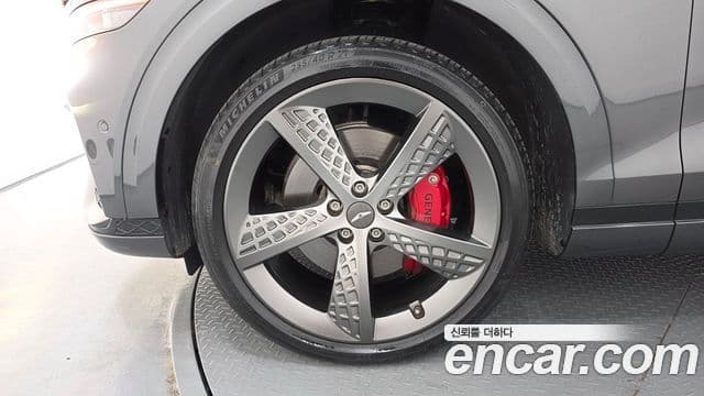 Genesis GV70 2023 — ფოტო 14/42