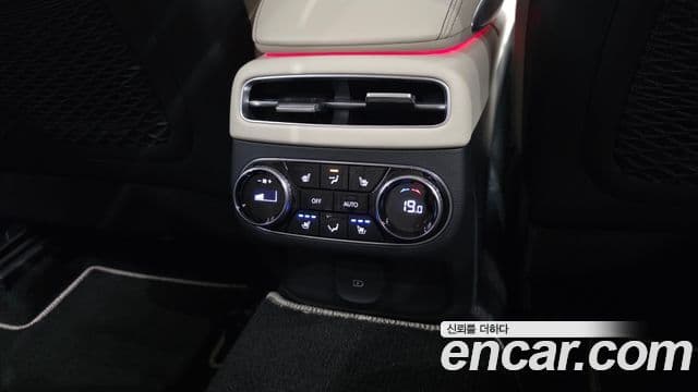 Genesis GV70 2023 — ფოტო 40/42