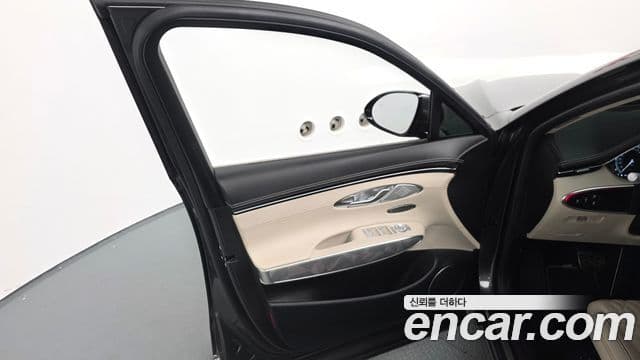 Genesis GV70 2023 — ფოტო 38/42