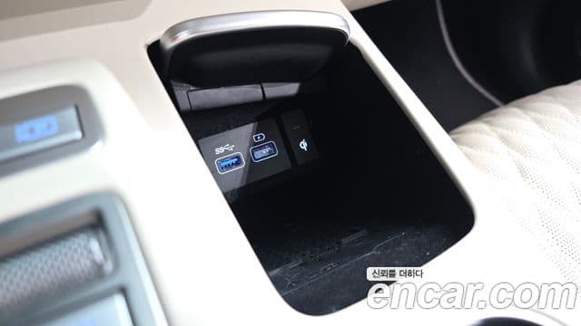 Genesis GV70 2023 — ფოტო 26/42