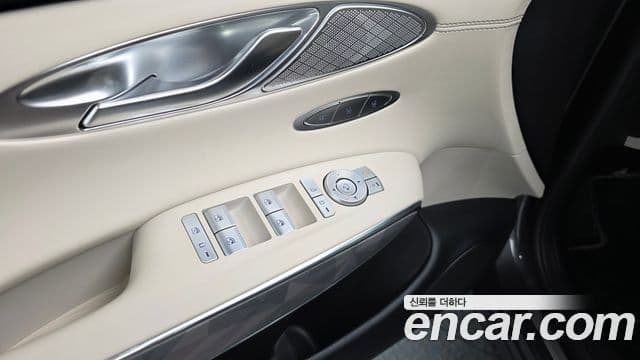 Genesis GV70 2023 — ფოტო 17/42