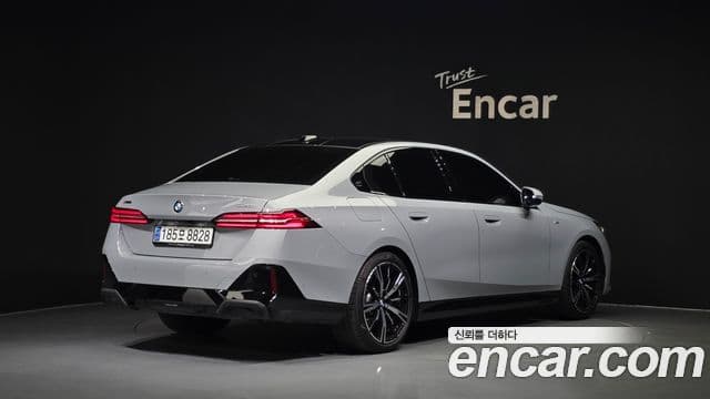 BMW 5 Series 2024 — ფოტო 8/20