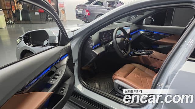 BMW 5 Series 2024 — ფოტო 16/20