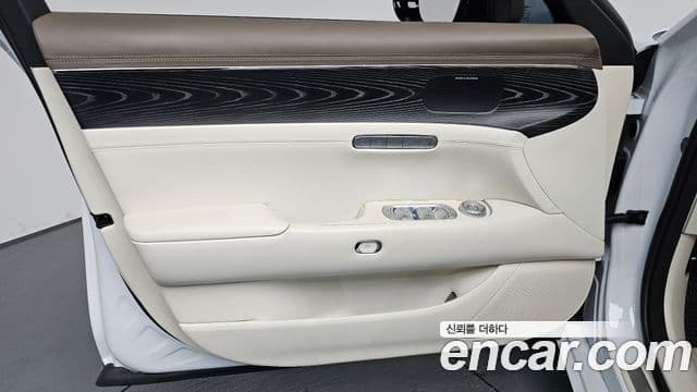 Genesis G90 2022 — Şəkil 37/38