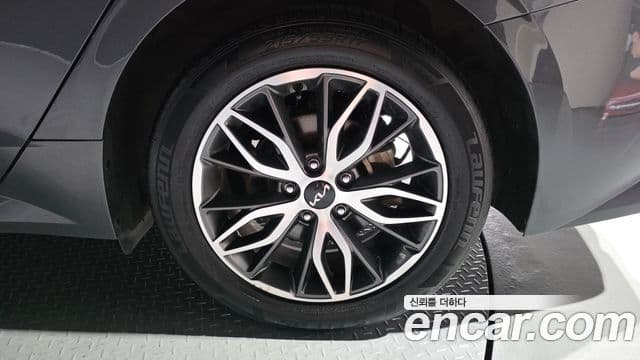 Kia K5 2022 — Şəkil 17/30