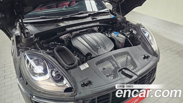 Porsche Macan 2018 — Şəkil 25/31