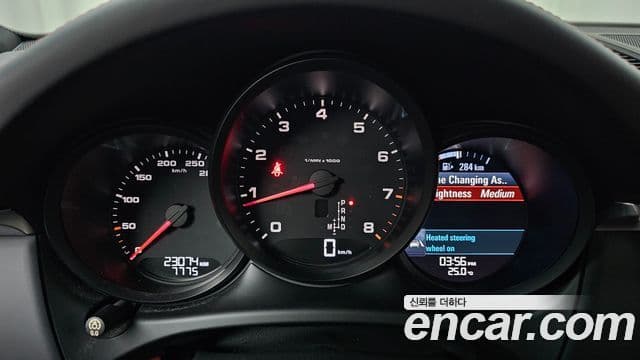 Porsche Macan 2018 — Şəkil 22/31