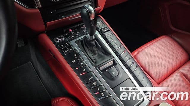 Porsche Macan 2018 — Şəkil 18/31