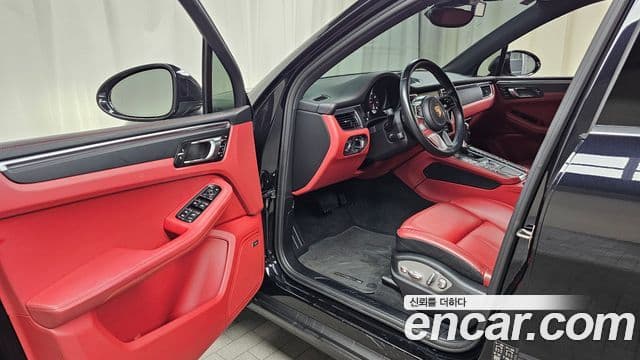Porsche Macan 2018 — Şəkil 15/31