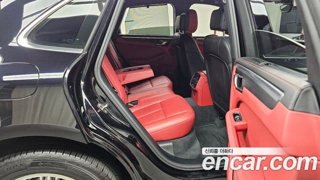 Porsche Macan 2018 — Şəkil 17/31