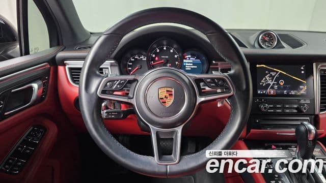 Porsche Macan 2018 — Şəkil 16/31