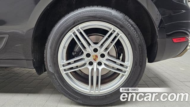 Porsche Macan 2018 — Şəkil 26/31