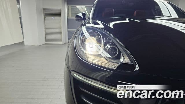 Porsche Macan 2018 — Şəkil 29/31