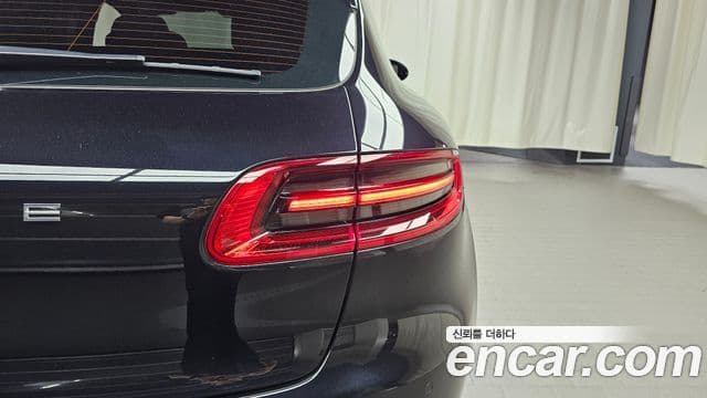 Porsche Macan 2018 — Şəkil 12/31