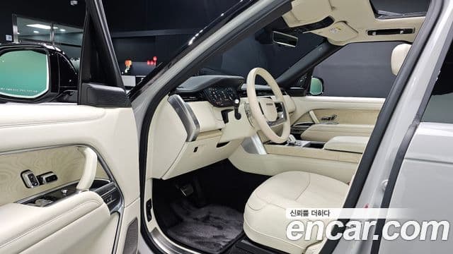Land Rover Range Rover 2025 — Photo 18/20