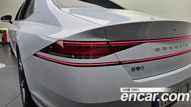 Genesis G90 2022 — Photo 27/31