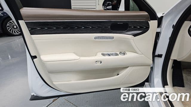 Genesis G90 2022 — Photo 12/31