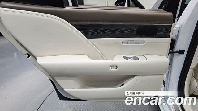 Genesis G90 2022 — Photo 29/31