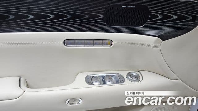 Genesis G90 2022 — Photo 9/31