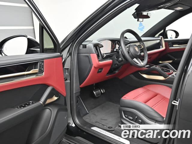 Porsche Cayenne 2025 — ფოტო 1/20
