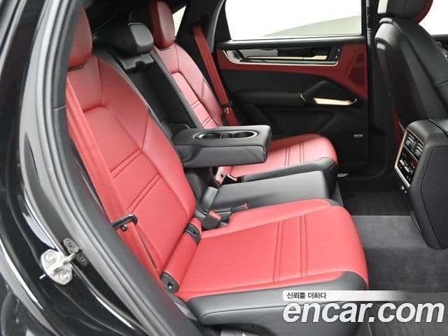 Porsche Cayenne 2025 — ფოტო 19/20