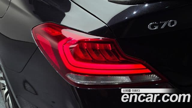 Genesis G70 2019 — Photo 15/37