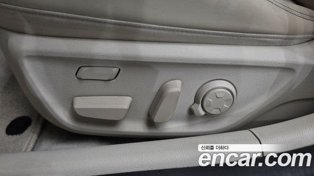 Genesis G70 2019 — Photo 23/37