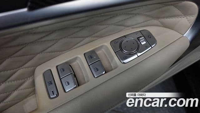 Genesis G70 2019 — Photo 19/37