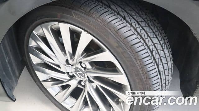 Lexus ES300h 2025 — Photo 2/15