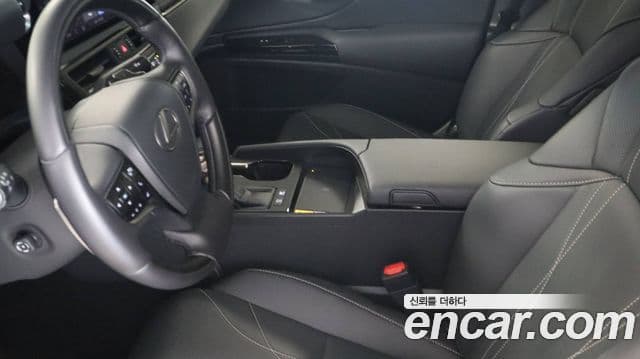 Lexus ES300h 2025 — Photo 12/15