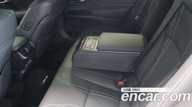 Lexus ES300h 2025 — Photo 4/15